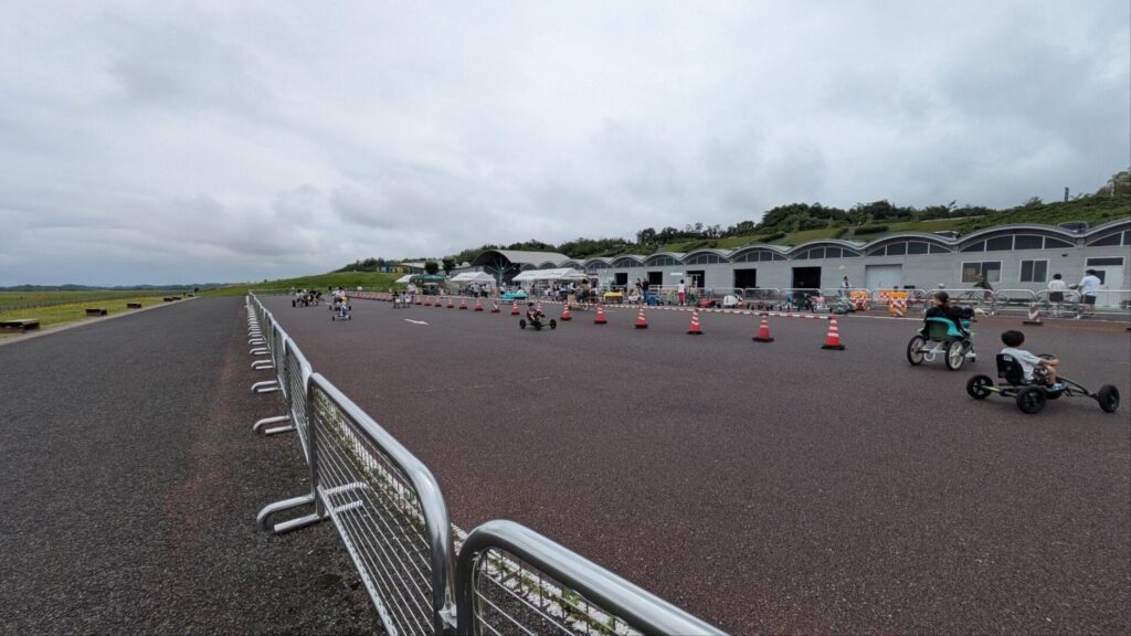 さぬきこどもの国サイクルセンター変り種自転車広場と練習できる広い直線