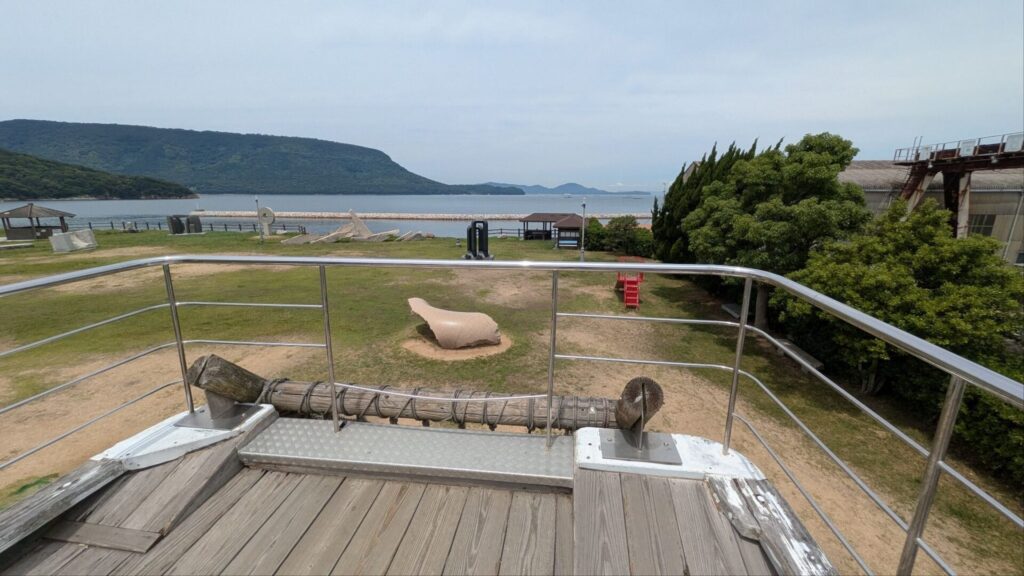 船の滑り台から