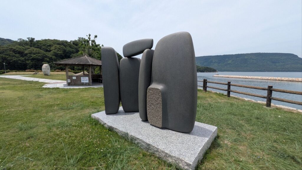 城岬公園、石のオブジェ