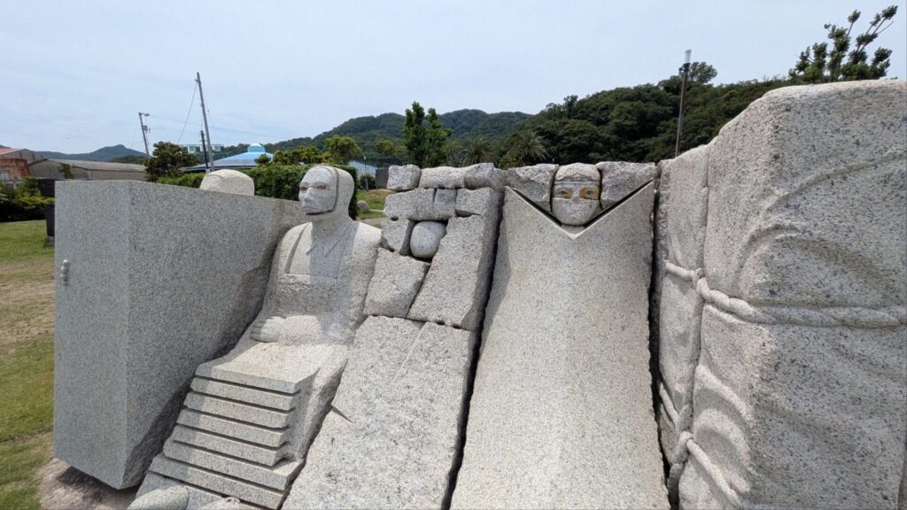 城岬公園、石のオブジェ
