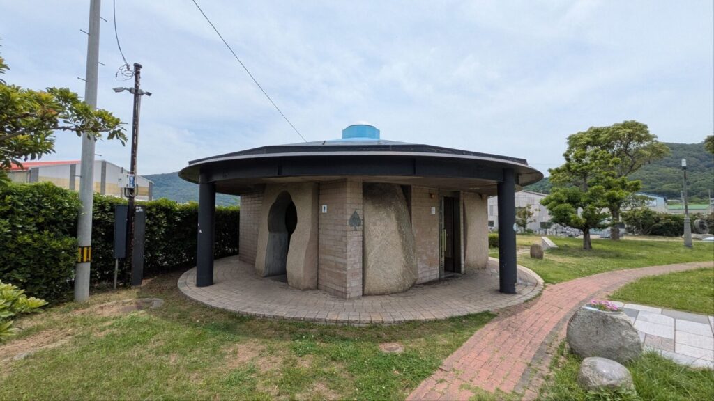 城岬公園、トイレ全景