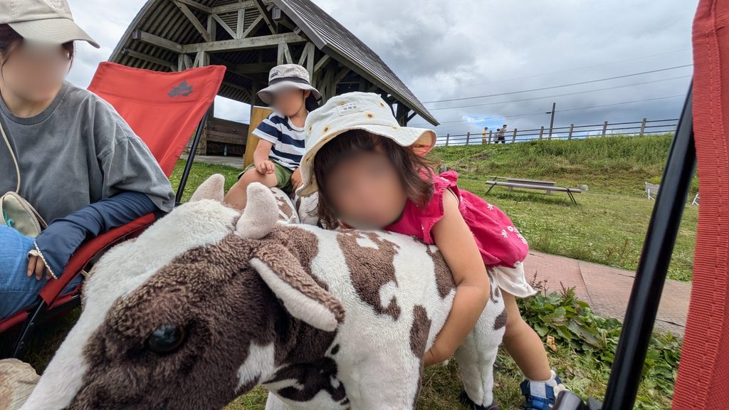 四国カルスト珈琲もふもふ牛と子ども