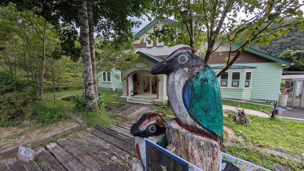 ヤイロ鳥ネイチャーセンターオブジェ