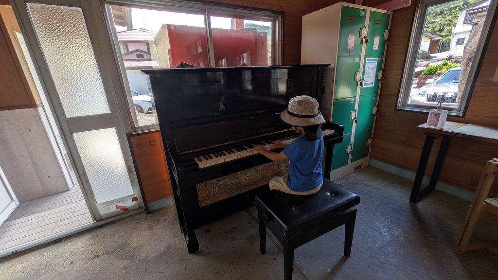 土佐大正駅構内ピアノ